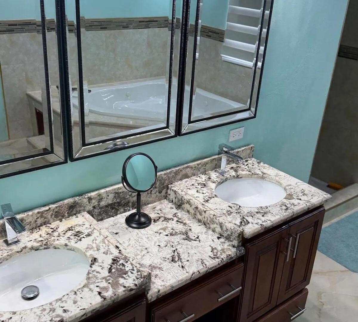 Whitehall Villa In Negril